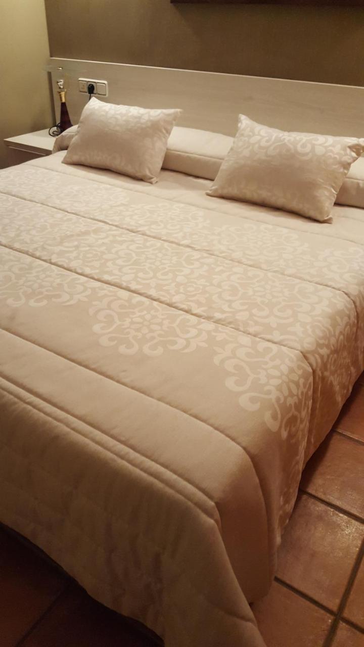 Aparta-Hotel Puertolas Escuer Εξωτερικό φωτογραφία